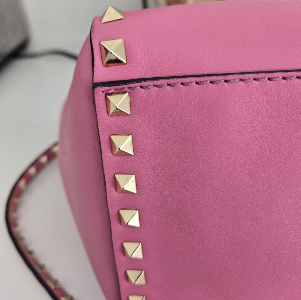 Valentino Pink and Gold Textured Leather Shoulder Bag - Picture 10 of 12